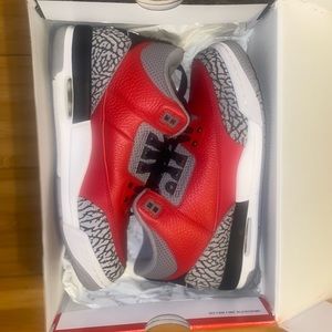 United Fire red 3s size 6Y ! 9/10